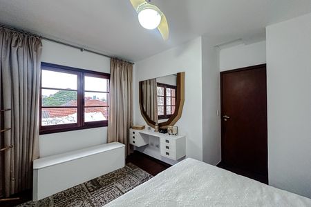 Casa para alugar com 230m², 4 quartos e 5 vagas Casa para alugar com 230m², 4 quartos e 5 vagasSuíte