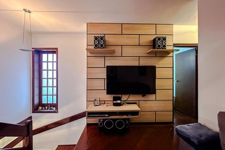 Casa para alugar com 230m², 4 quartos e 5 vagas Casa para alugar com 230m², 4 quartos e 5 vagasSala de TV