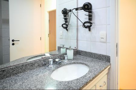 Apartamento à venda com 75m², 3 quartos e 1 vaga Apartamento à venda com 75m², 3 quartos e 1 vagaBanheiro Social