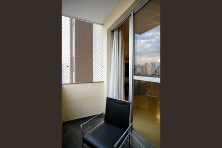 Apartamento à venda com 75m², 3 quartos e 1 vaga Apartamento à venda com 75m², 3 quartos e 1 vagaVaranda