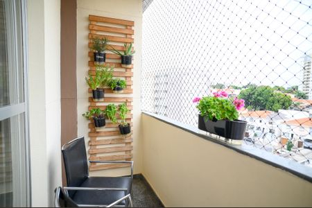 Apartamento à venda com 75m², 3 quartos e 1 vaga Apartamento à venda com 75m², 3 quartos e 1 vagaVaranda