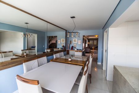 Casa de condomínio à venda com 247m², 5 quartos e 4 vagas Casa de condomínio à venda com 247m², 5 quartos e 4 vagasCozinha