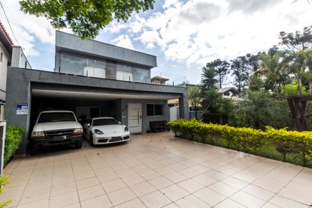 Casa de condomínio à venda com 247m², 5 quartos e 4 vagas Casa de condomínio à venda com 247m², 5 quartos e 4 vagasFachada