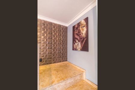 Casa de condomínio à venda com 247m², 5 quartos e 4 vagas Casa de condomínio à venda com 247m², 5 quartos e 4 vagasEscada