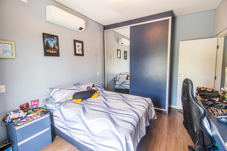 Casa de condomínio à venda com 247m², 5 quartos e 4 vagas Casa de condomínio à venda com 247m², 5 quartos e 4 vagasQuarto