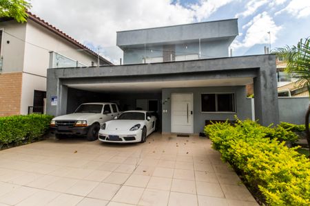 Casa de condomínio à venda com 247m², 5 quartos e 4 vagas Casa de condomínio à venda com 247m², 5 quartos e 4 vagasFachada