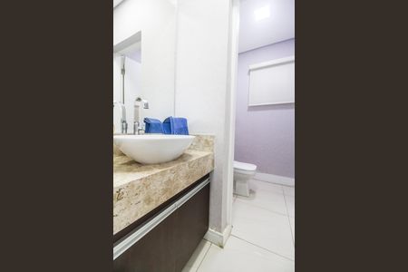 Casa de condomínio à venda com 247m², 5 quartos e 4 vagas Casa de condomínio à venda com 247m², 5 quartos e 4 vagasLavabo