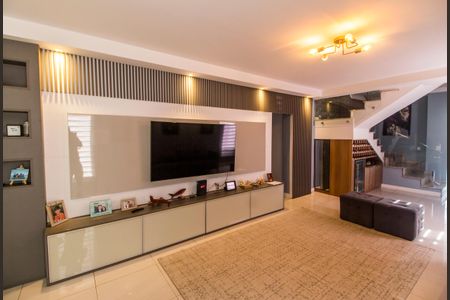 Casa de condomínio à venda com 247m², 5 quartos e 4 vagas Casa de condomínio à venda com 247m², 5 quartos e 4 vagasSala