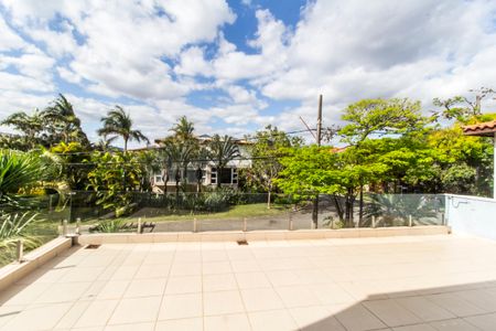 Casa de condomínio à venda com 247m², 5 quartos e 4 vagas Casa de condomínio à venda com 247m², 5 quartos e 4 vagasVista do Quarto 2