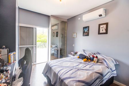 Casa de condomínio à venda com 247m², 5 quartos e 4 vagas Casa de condomínio à venda com 247m², 5 quartos e 4 vagasQuarto