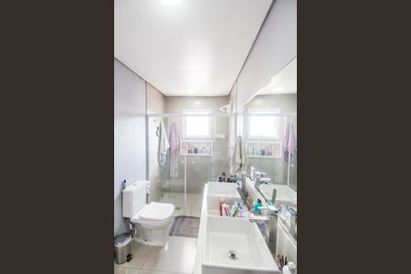 Casa de condomínio à venda com 247m², 5 quartos e 4 vagas Casa de condomínio à venda com 247m², 5 quartos e 4 vagasBanheiro da Suíte