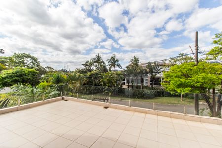 Casa de condomínio à venda com 247m², 5 quartos e 4 vagas Casa de condomínio à venda com 247m², 5 quartos e 4 vagasVaranda do Quarto 2