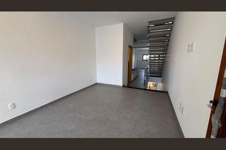 Casa à venda com 3 quartos, 160m² em Vila Bertioga, São Paulo