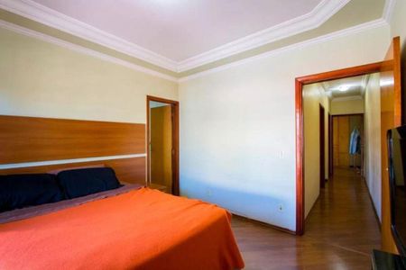 Casa à venda com 3 quartos, 288m² em Vila Eldizia, Santo André