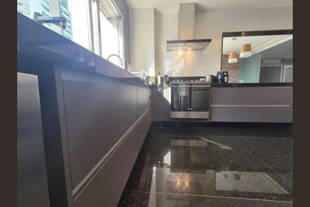 Apartamento à venda com 260m², 4 quartos e 4 vagas
