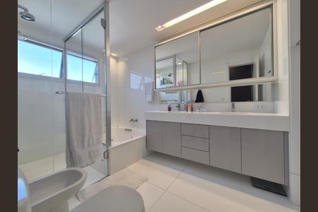 Apartamento à venda com 260m², 4 quartos e 4 vagas