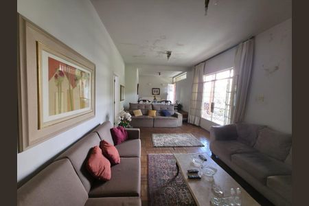 Casa à venda com 4 quartos, 241m² em Santo Antônio, Belo Horizonte