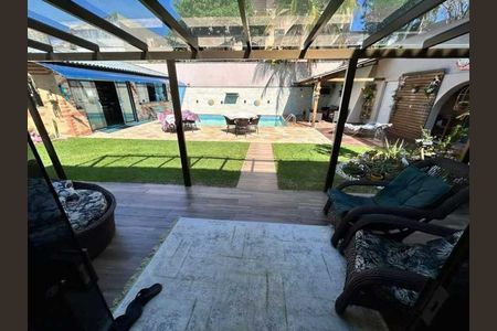 Casa de condomínio à venda com 720m², 5 quartos e 4 vagas