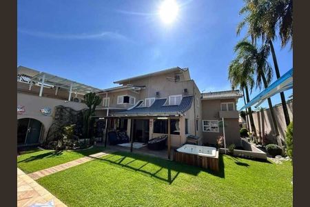 Casa de condomínio à venda com 720m², 5 quartos e 4 vagas