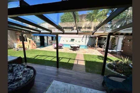 Casa de condomínio à venda com 720m², 5 quartos e 4 vagas