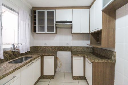 Casa de condomínio à venda com 65m², 2 quartos e 1 vagaCozinha