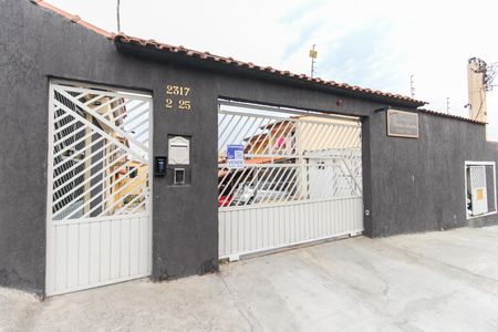 Casa de condomínio à venda com 65m², 2 quartos e 1 vagaFachada