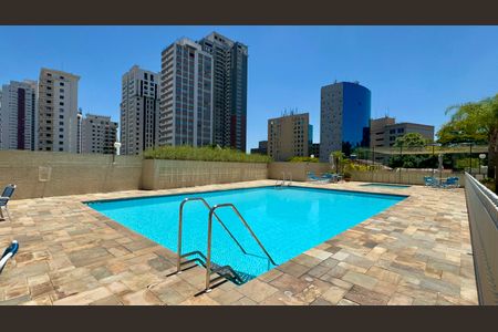 Apartamento à venda com 189m², 3 quartos e 2 vagas Apartamento à venda com 189m², 3 quartos e 2 vagasPiscina