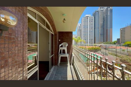Apartamento à venda com 189m², 3 quartos e 2 vagas Apartamento à venda com 189m², 3 quartos e 2 vagasVaranda