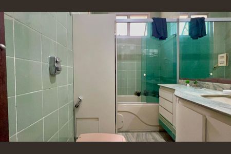 Apartamento à venda com 189m², 3 quartos e 2 vagas Apartamento à venda com 189m², 3 quartos e 2 vagasBanheiro da Suíte