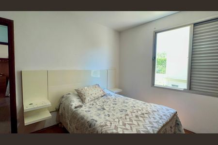 Apartamento à venda com 189m², 3 quartos e 2 vagas Apartamento à venda com 189m², 3 quartos e 2 vagasQuarto 3