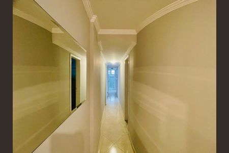 Apartamento à venda com 74m², 2 quartos e 1 vaga Apartamento à venda com 74m², 2 quartos e 1 vagaCorredor interno