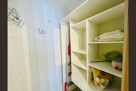 Apartamento à venda com 74m², 2 quartos e 1 vaga Apartamento à venda com 74m², 2 quartos e 1 vagaDispensa