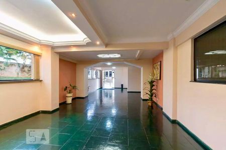 Apartamento à venda com 74m², 2 quartos e 1 vaga Apartamento à venda com 74m², 2 quartos e 1 vagaHall social