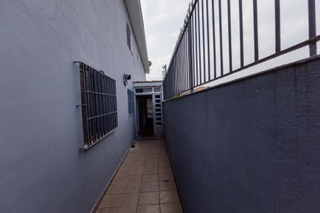 Casa à venda com 105m², 4 quartos e 2 vagas Casa à venda com 105m², 4 quartos e 2 vagasQuintal - Corredor lateral