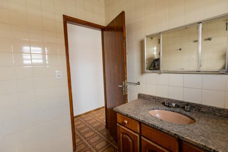 Casa à venda com 105m², 4 quartos e 2 vagas Casa à venda com 105m², 4 quartos e 2 vagasBanheiro Social 1