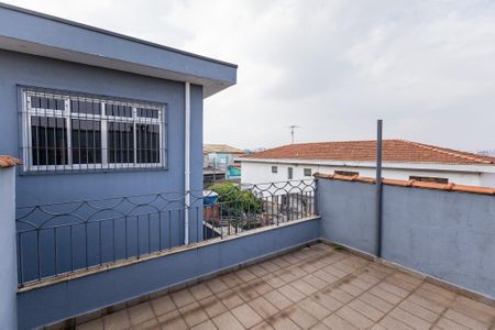 Casa à venda com 105m², 4 quartos e 2 vagas Casa à venda com 105m², 4 quartos e 2 vagasTerraço