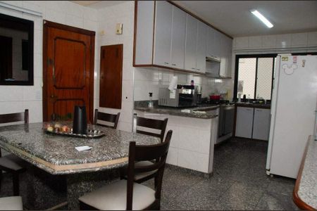 Apartamento à venda com 254m², 4 quartos e 4 vagas