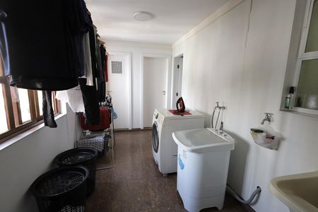 Apartamento à venda com 440m², 5 quartos e 4 vagas Apartamento à venda com 440m², 5 quartos e 4 vagasÁrea de Serviço
