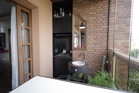 Apartamento à venda com 440m², 5 quartos e 4 vagas Apartamento à venda com 440m², 5 quartos e 4 vagasSacada