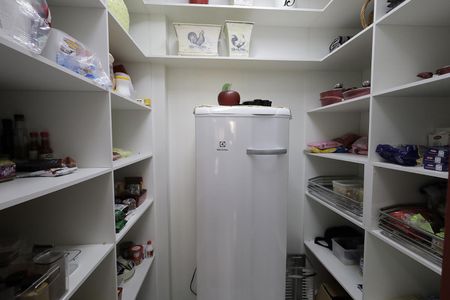 Apartamento à venda com 440m², 5 quartos e 4 vagas Apartamento à venda com 440m², 5 quartos e 4 vagasDespensa