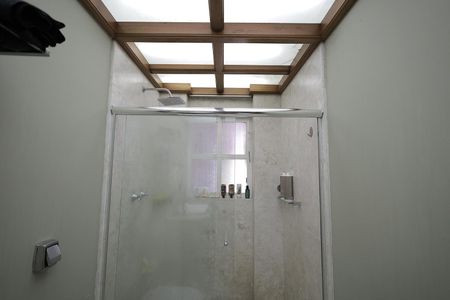 Apartamento à venda com 440m², 5 quartos e 4 vagas Apartamento à venda com 440m², 5 quartos e 4 vagasBanheiro Suíte 1