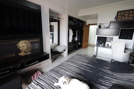 Apartamento à venda com 440m², 5 quartos e 4 vagas Apartamento à venda com 440m², 5 quartos e 4 vagasSuíte 1