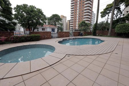 Apartamento à venda com 440m², 5 quartos e 4 vagas Apartamento à venda com 440m², 5 quartos e 4 vagasÁrea comum - Piscina