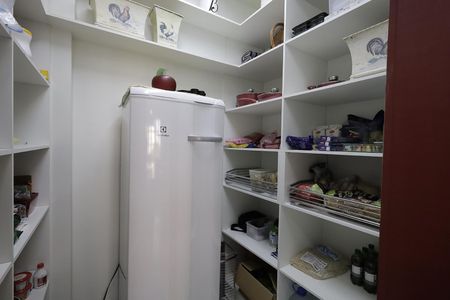 Apartamento à venda com 440m², 5 quartos e 4 vagas Apartamento à venda com 440m², 5 quartos e 4 vagasDespensa