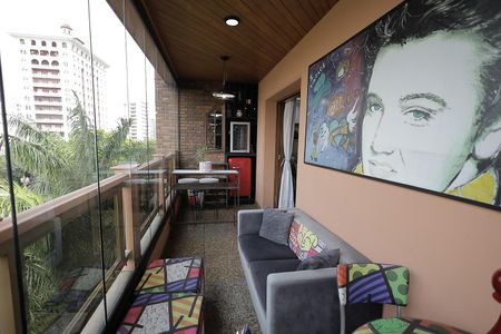 Apartamento à venda com 440m², 5 quartos e 4 vagas Apartamento à venda com 440m², 5 quartos e 4 vagasSacada