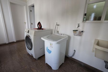 Apartamento à venda com 440m², 5 quartos e 4 vagas Apartamento à venda com 440m², 5 quartos e 4 vagasÁrea de Serviço