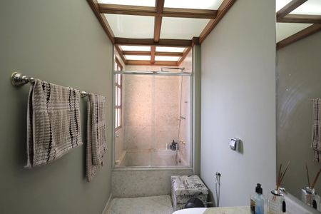 Apartamento à venda com 440m², 5 quartos e 4 vagas Apartamento à venda com 440m², 5 quartos e 4 vagasBanheiro Suíte 3