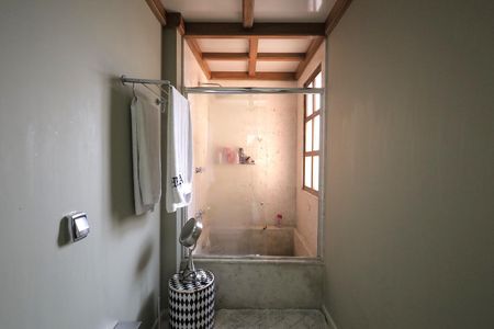 Apartamento à venda com 440m², 5 quartos e 4 vagas Apartamento à venda com 440m², 5 quartos e 4 vagasBanheiro Suíte 4