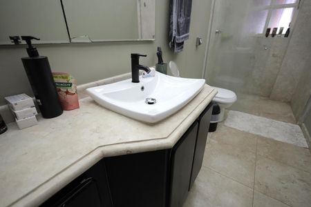 Apartamento à venda com 440m², 5 quartos e 4 vagas Apartamento à venda com 440m², 5 quartos e 4 vagasBanheiro Suíte 1