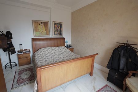 Apartamento à venda com 440m², 5 quartos e 4 vagas Apartamento à venda com 440m², 5 quartos e 4 vagasSuíte 3